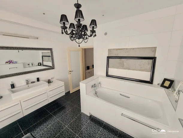 Rustovo'da 5 Yatak Odalı Villa, 392 m²